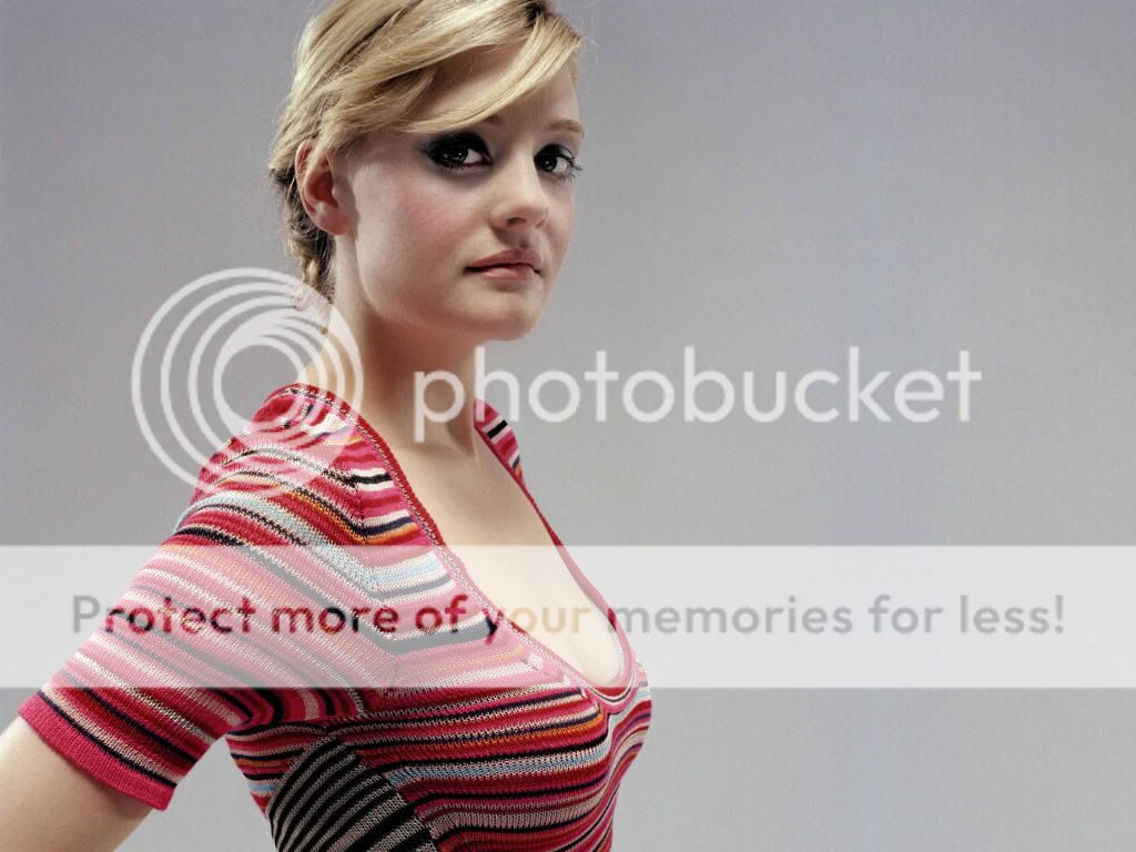 Romola garai golden globe