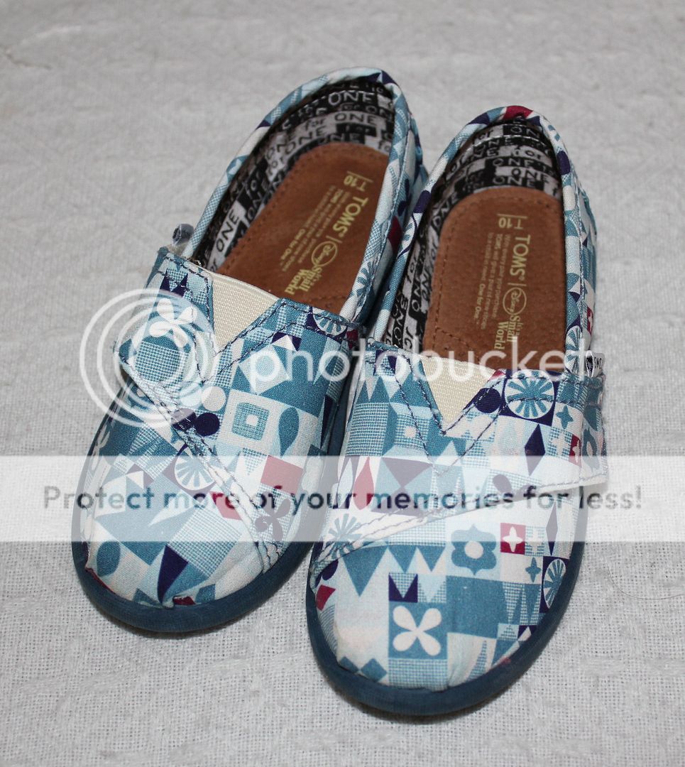 NWOB Toms Disney Blue facade Tiny Unisex sz 10 NWOB Toms Disney Blue facade Tiny Unisex sz 10